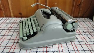 Hermes 3000 Portable Typewriter,  Pica Type,  Made in 1964 - - NEAR 6
