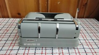 Hermes 3000 Portable Typewriter,  Pica Type,  Made in 1964 - - NEAR 8
