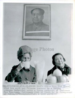 1972 Wire Photo Politics Pat Nixon Peking Mao Tse Tung Chinese Hostess 6x8