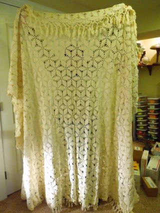 Vintage Diamond Floral Pattern Hand Crocheted Tablecloth Throw Natural Fringe