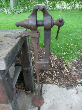 Old Indian Chief Blacksmith/anvil/forge 48 Lb.  Post Leg Vise W/good 4 3/4 " Jaws