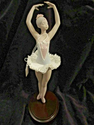 Lladro " On Her Toes " 5818 Porcelain Spain On Wood Base Kh