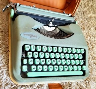 Vintage 60 ' s Hermes Baby Portable Typewriter w/manuals & case key 2