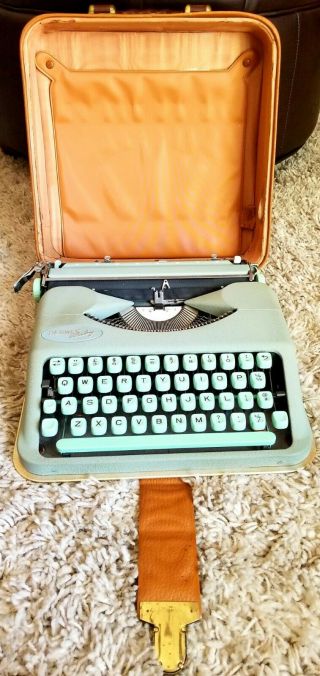 Vintage 60 ' s Hermes Baby Portable Typewriter w/manuals & case key 4