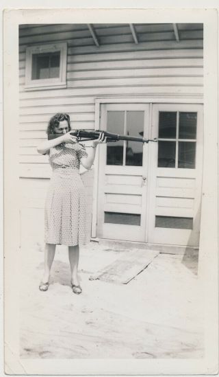 Dead Aim Armed Housewife Points Rifle Vtg 1940 