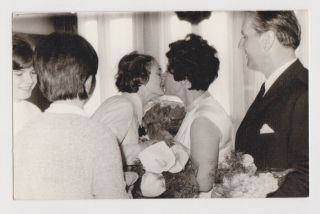 Two Lady Woman Love Kissing Deep Kiss Portrait Vintage Orig Photo (56007)