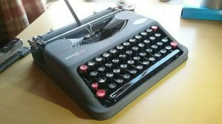 Hermes Baby Typewriter In Case English - Switzerland Suisse E.  Paillard Yverdon