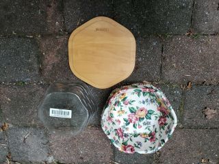 Longaberger Generations Basket (8 Inches) W/ Lid,  Rose Liner,  Plastic Insert