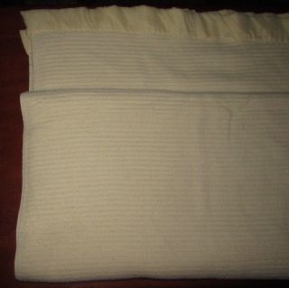 Vintage Thermal Woven Cream Blanket w 2.  5 Binding Twin Size 67x87 5