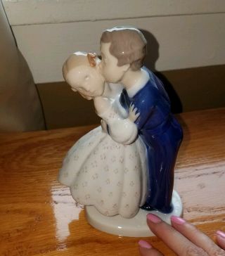 Bing And Grondahl Porcelain Figurine " First Kiss " 2162