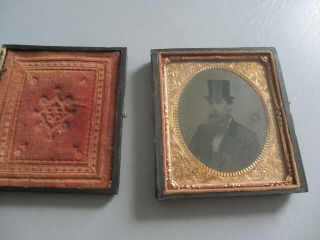 1/9 TINTYPE PLATE IN FULL CASE OF A MAN IN TOP HAT. 2
