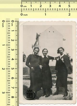 016 Three Women,  Ladies Females Having Fun Portrait Old Photo