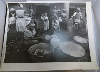Vintage B & W Press Photo Of A African " Village " & People 14 X 11 Large Photo