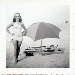 1950s Beach Photo Sexy Woman Swimsuit Barefeet Legs Umbrella Summer Snapshot
