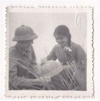 Vietnam War Chinese Aid Workers Girl Receives North Vietnamese Sun Helmet Photo