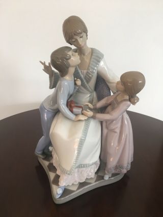 Lladro Figurine - A Gift Of Love - Mother 