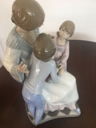 Lladro Figurine - A GIFT OF LOVE - Mother ' s Day 5596 5