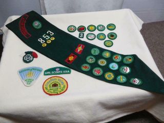 Vtg Freedom Valley Pa Girl Scout Troop 853 Sash With Merit Badges & Other Items