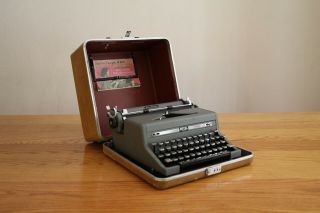 1949 Royal Quiet De Luxe Typewriter With Case - Fully Functional &