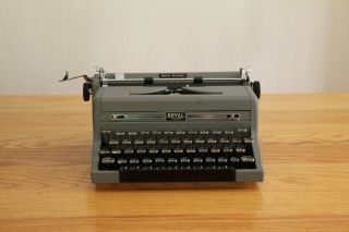 1949 Royal Quiet De Luxe Typewriter with Case - FULLY FUNCTIONAL & 3