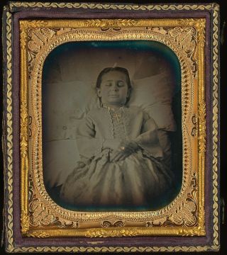 Post Mortem Child In Bed Gold Tinted Cross 1/6 Plate Daguerreotype E299 2
