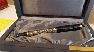 Pelikan M900 Toledo (Old Style) Black and Gold Fountain Pen - 18k Extra Fine Nib 10