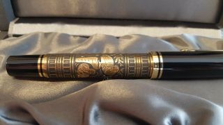 Pelikan M900 Toledo (Old Style) Black and Gold Fountain Pen - 18k Extra Fine Nib 2