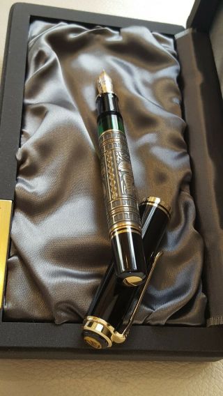 Pelikan M900 Toledo (Old Style) Black and Gold Fountain Pen - 18k Extra Fine Nib 4