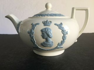 British Royal Wedgwood Queen Elizabeth Ii Coronation Queensware Teapot