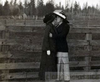 1914 Women Big Flowered Hats Kissing By Fence Baring Wa Lesbian Int Kiss