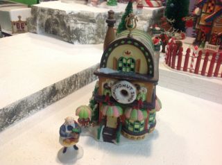 Dept 56 North Pole Mini - Donut Shop 56 - 56702 Retired With Santa Figure
