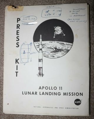 1969 Official Nasa Apollo 11 Press Kit (250 Pages,  8.  5x11 In,  Stapled)