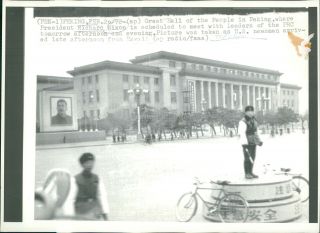1972 Wire Photo Politics Richard Nixon Peking China Great Hall Us Newsmen 8x10