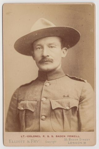 Boy Scouts Cabinet - Robert Baden Powell,  Military Hero And Founder Of Boy Scouts