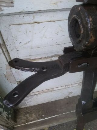 Old SABLE? Blacksmith/Anvil/Forge 55 lb.  Post Leg Vise w/Good 4 3/4 