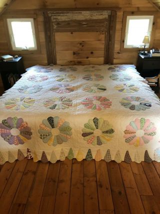 Vintage Dresden Plate Quilt Hand Sewn Stitched 96”x78” Handmade Scalloped Edge