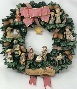 Goebel Hummel 12 Figurine Nativity Glory To The Newborn King Christmas Wreath