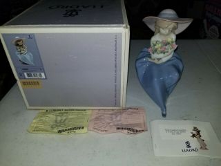 Lladro Figurine Fragrant Bouquet Girl With Flowers & Hat 05862 Retired