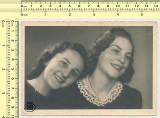 010 1941 Two Smiling Girls Portrait,  Girlfriends Head On Shoulder Old Photo Orig