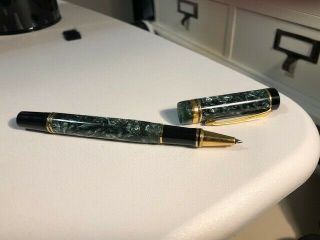 Parker Duofold International Marble Green Rollerball Pen With Gold Trim
