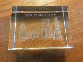 Vtg York City Paperweight 3d Laser Etched Glass Wtc Twin Towers Holograph