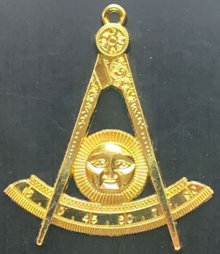 Masonic Past Master Collar Jewel In Gold Color