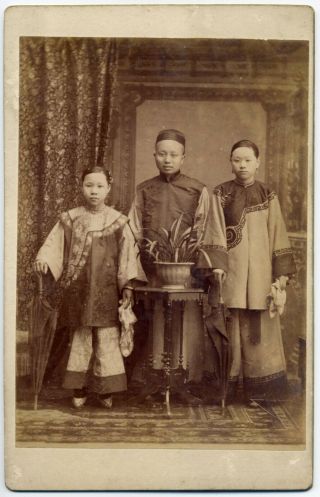 7137 1890s Formosa Old Photo / Rich Family In National Costumes W Taipei Taiwan