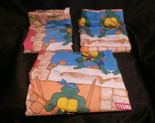 Tmnt 1988 Ninja Turtles Twin Bed Set (2 Sheets,  1 Fitted) -