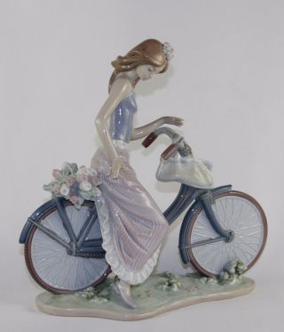 Lladro " Biking In The Country " 5272 Figurine Lady On Bike Perfect