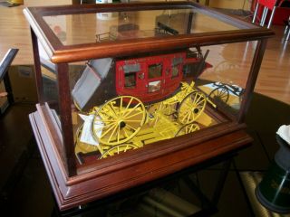 Wells Fargo Stage Coach 1:16 Franklin With Glass Display Case
