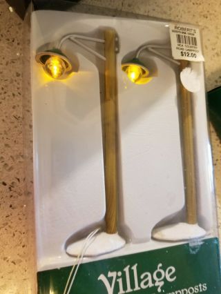 Dept 56 Village Country Road Lampposts Set Of 2 52628 Battery Operated