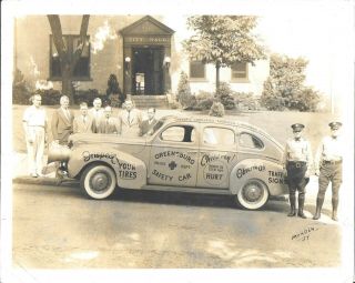 8 X 10 Bw Photo Of Greensburg Pa Police Department Safety Car & Officers 1939