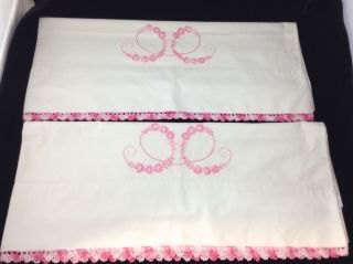 Vtg Pair Pillowcases Embroidered Pink Scrolls Of Flowers Variegated Crochet Trim