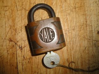 Vintage Heavy Brass Yale Y&t Mfg.  Co.  Padlock With 1 Yale Key Great